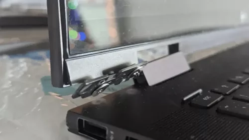 Laptop zsanér, burkolat törés javítás 1 Laptop zsanér, burkolat törés javítás